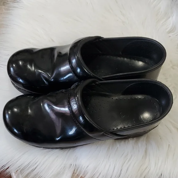 Dansko Black Mules with Reflective Finish Size 39 - Picture 1 of 14